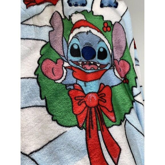 Disney Stitch Christmas Holiday Throw Blanket 50”x70” Wreath Santa Hat Scarf NEW - Picture 13 of 13